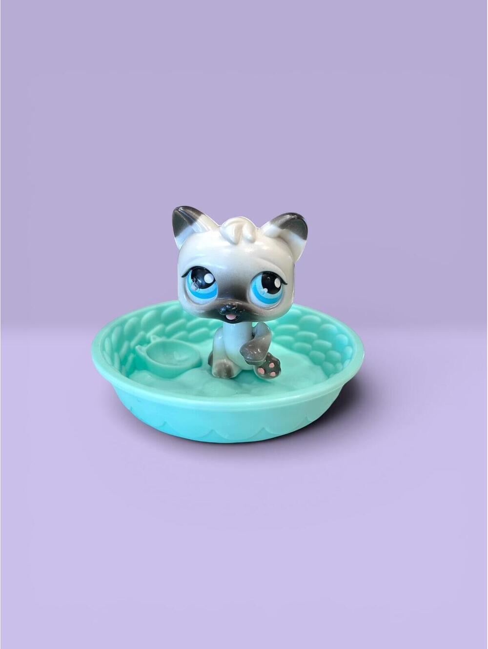 Littlest Pet Shop LPS Siamese #180 Magic Motion with Cat Bed Accessory